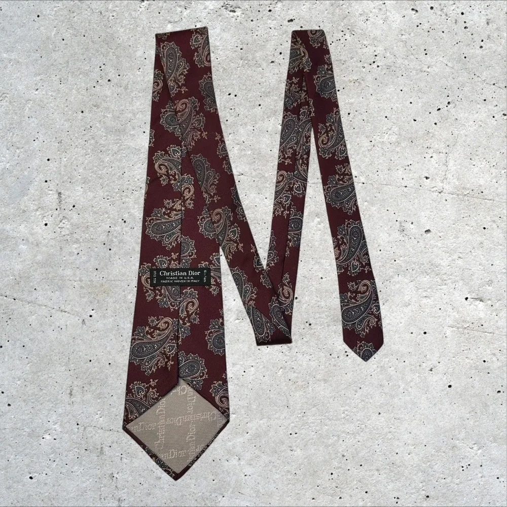 Christian Dior‎ Mens Burgundy Paisley Silk Tie Made in USA Italian Fabric